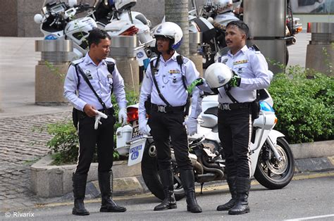 polis diraja malaysia chillaxing  waiting   rec flickr