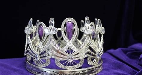 eye  beauty   south africa crown   officially presented