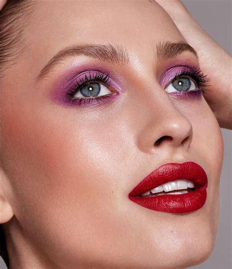 7 Ways To Make Your Makeup Last All Day Long