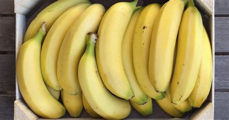 should i eat bananas if i want to build muscle livestrong