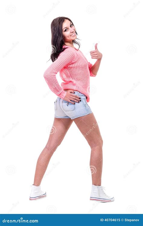 donna graziosa che posa negli shorts sexy dei jeans isolato su bianco immagine stock immagine