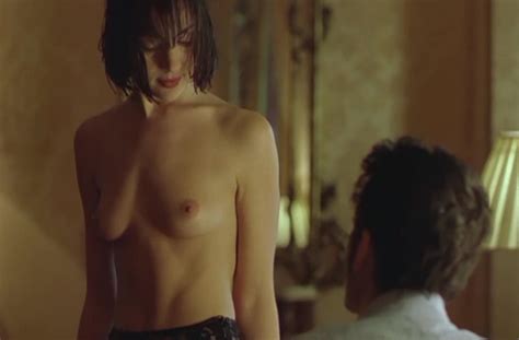 nude video celebs amanda ryan nude the hunger 1997