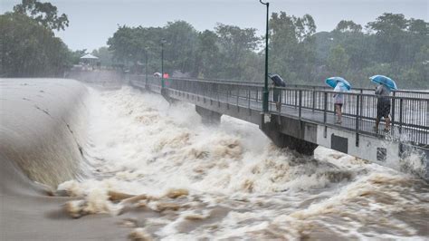 townsville faces record flooding after wettest january in 21 years