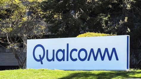 qualcomm executives  big bonuses  settling  apple cult  mac