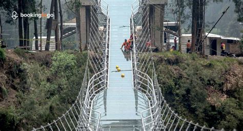 jembatan kaca seruni point pertama  indonesia  menggantung