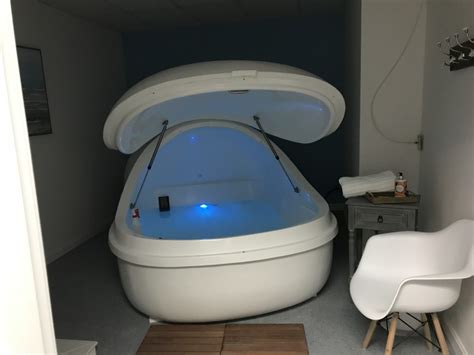 cloud 9 brings floating tank therapy to south street