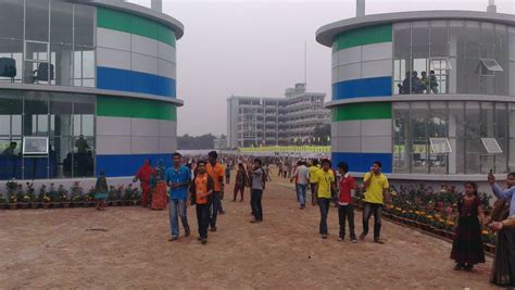 lifestyle of dhaka daffodil international university own campus