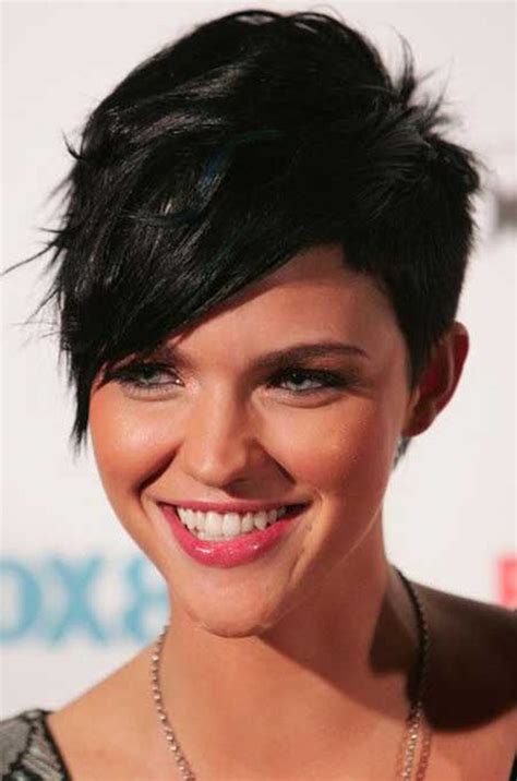Funky Short Pixie Haircut With Long Bangs Ideas 41