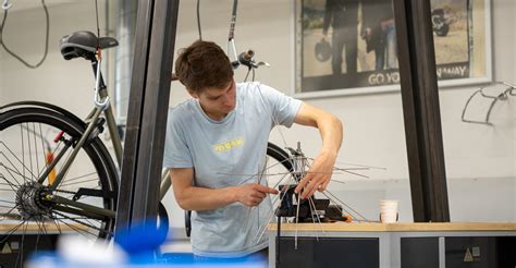 bedrijfsschool een erkende mbo opleiding fietstechnicus op verschillende niveaus en op diverse