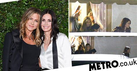 Jennifer Aniston And Courteney Cox Have Girl S Night On Friends 24th