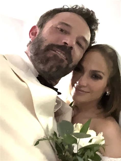 eugenio derbez y alessandra rosaldo recrearon una foto de jlo y ben