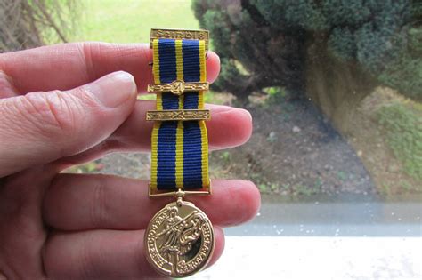 irish army reserve  year service medalminiature   barsfca  army medals