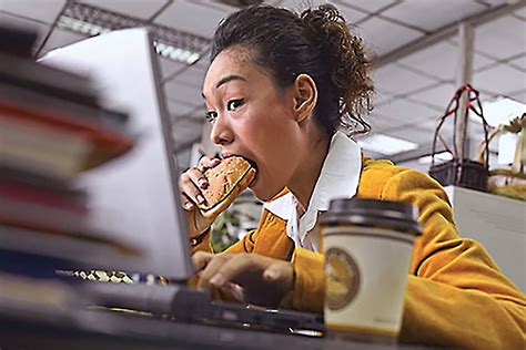 rules  eating lunch   desk entrepreneur