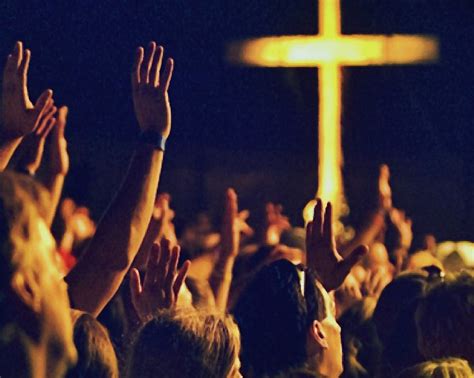 singers  audience  raise hands  worship