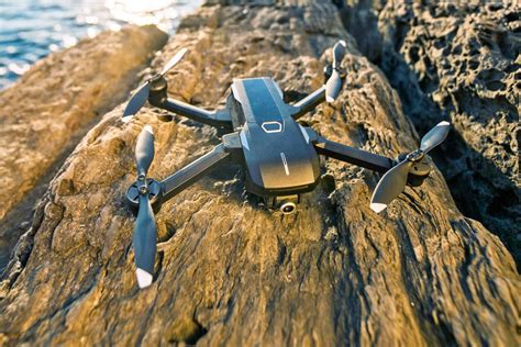 yuneec mantis   drone gia taxidia gadgetocosmoscom