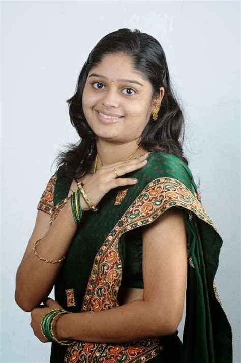 31 Indian Housewifes And Girls In Saree Pictures Gallery