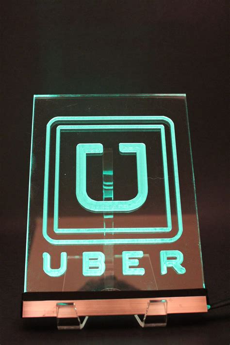 green uber sign   vehicle    stand    rest