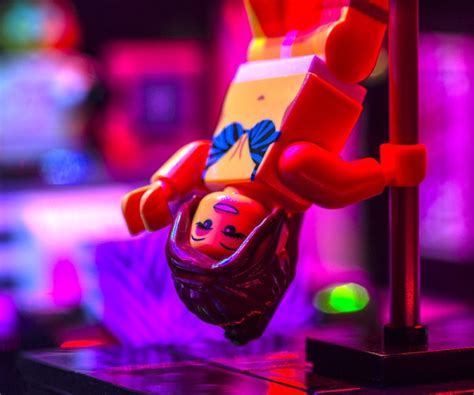 You’ll Never Be Able To Unsee This Unofficial Lego Sexy Strip Club Set