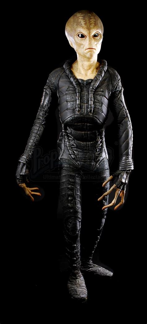 men  black ii   contact alien costume display current