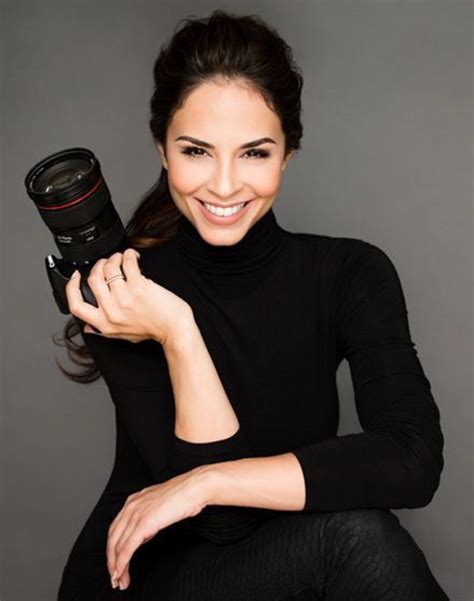 Photographers Guide To 40 Headshot Poses Professional Headshots