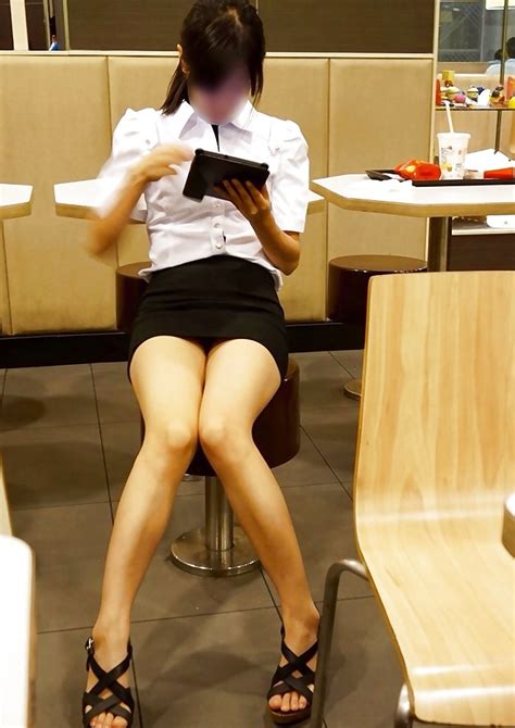 korean coworker flashing in public 5 pics