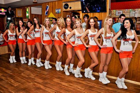 hooters girls hidden facts about these gorgeous ladies