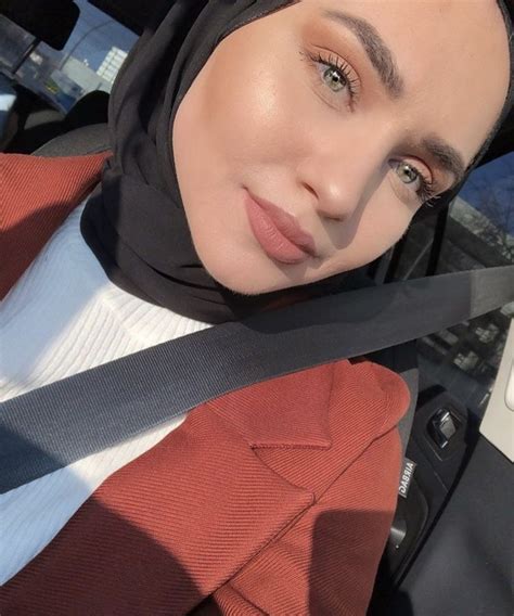 Eljes 🤍 Adlı Kullanıcının Hijab Panosundaki Pin Başörtüsü Modası