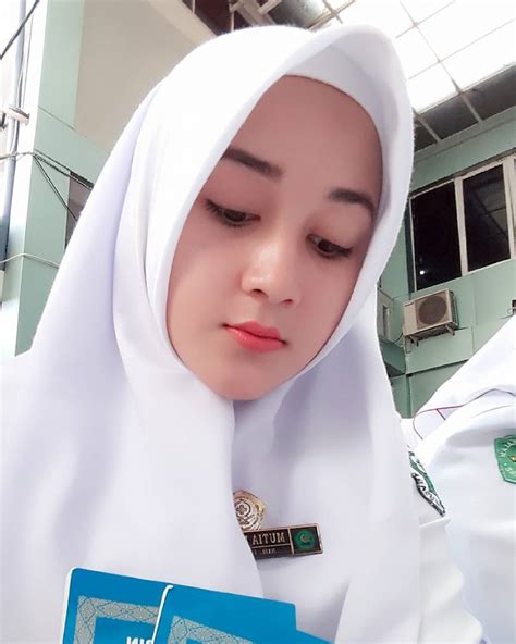 Foto Mahasiswi Aceh Cantik Berjilbab Cantikamagz
