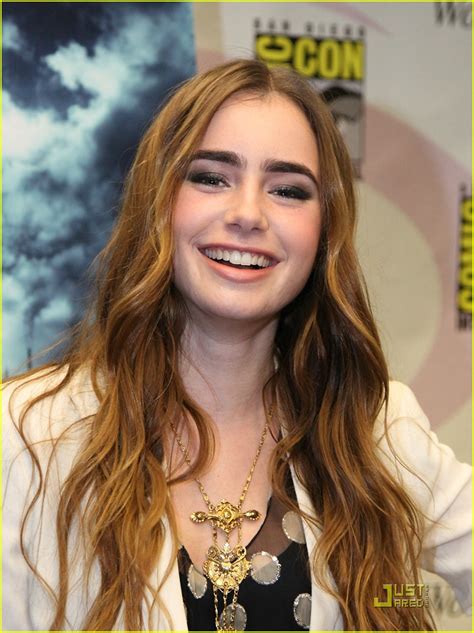 full sized photo  lily collins wondercon woman  lily collins