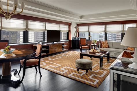 suite discoveries extra space  stunning skyline views midtown