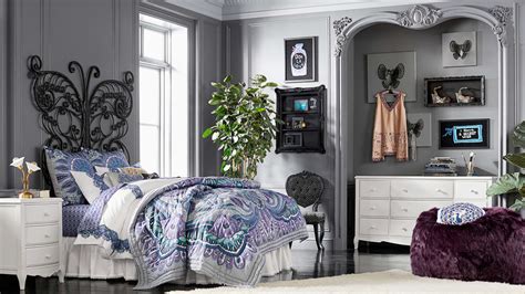 Anna Sui Recreates Her Teen Bedroom Allowing Us To Get A Peek At Her