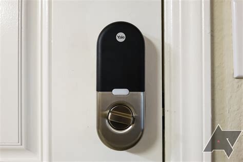 smart door lock      smart home gadget ive