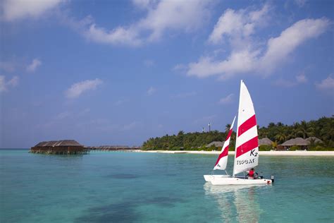 catamaran sailing veligandu island resort spa maldives ocean group