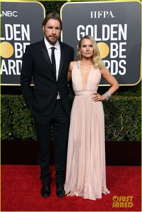 Kristen Bell And Husband Dax Shepard Pose For Cute Photos At