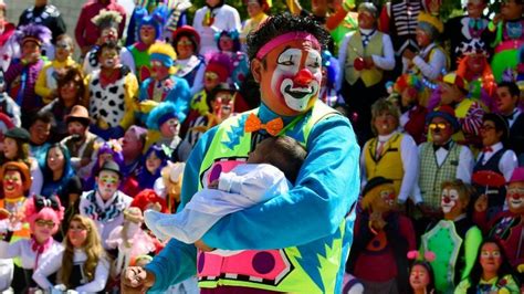 Creepy Clowns Professionals Condemn Scary Sightings Craze Bbc News