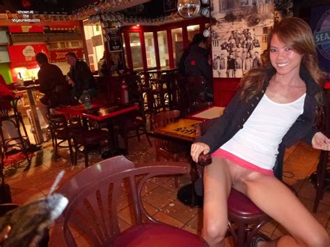 Flashing Pussy In Bars And Restaurants In Hong Kong 2