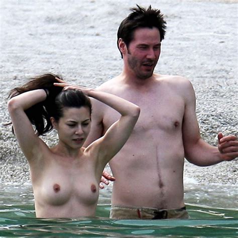 keanu reeves girlfriend china chow showed nude tits at the beach scandal planet