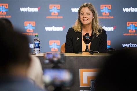 New Lady Vols Coach Kellie Harper Has Basketball Court Named In Her