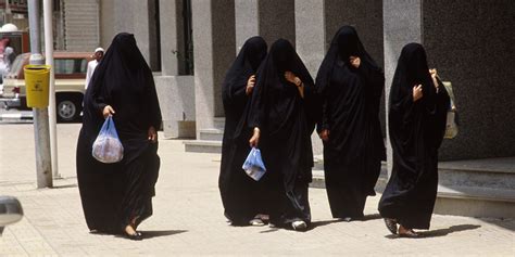 Saudi Arabian Women Urged To Protest Against Driving Ban