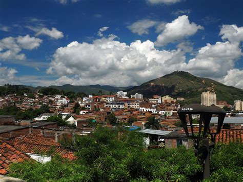 cali es la ciudad colombiana como destino  visitar vogue