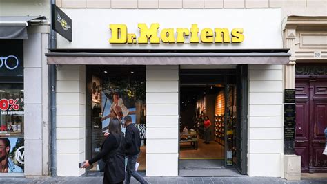 schoenwinkel van haren mag geen nep dr martens meer verkopen rtl nieuws