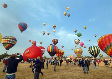 world renowned hot air balloon festival returns  reno nev