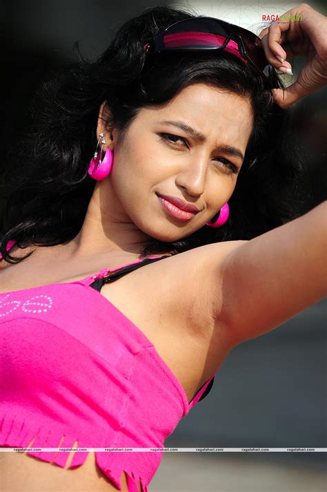 Teertha Armpit And Navel Show ~ South Indian Models