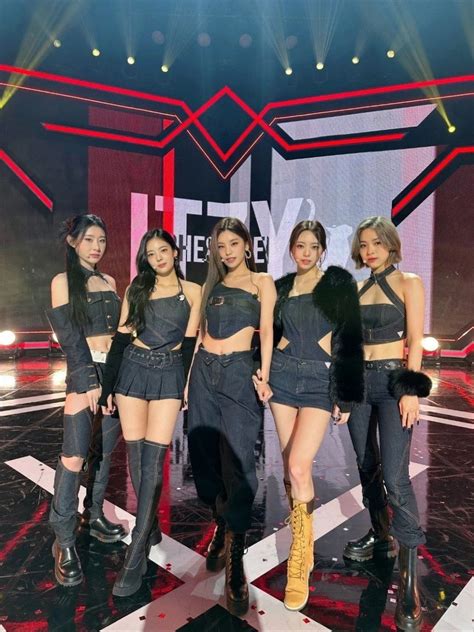 netizens  itzys latest hair makeup  stage outfits   point