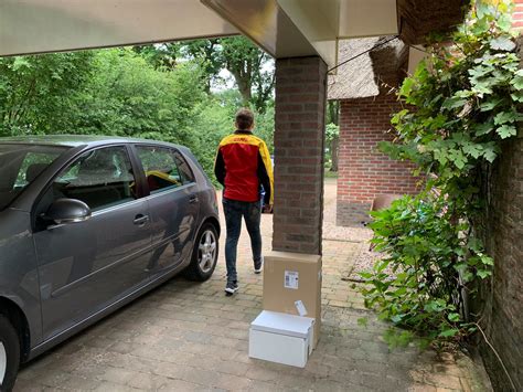 wehkamp laat pakket bezorgen op een afgesproken plek rond het huis foto adnl