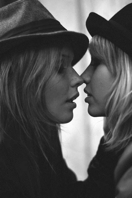Girl Kissing Girl – Natasja Pelgrom