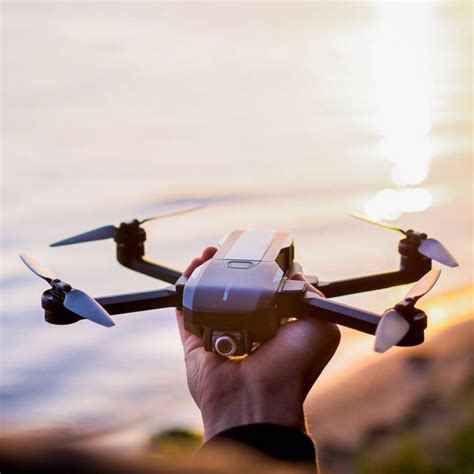 yuneec mantis  foldable  travel drone petagadget