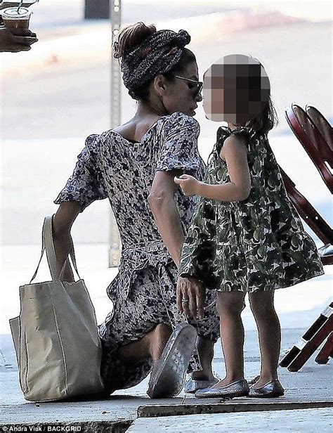 Eva Mendes Enjoys La Bonding Day With Daughter Esmeralda Daily Mail