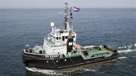 sleepboot verliest bak met stenen nos