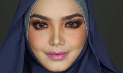 Siti Nurhaliza Threatens To Sue Trader For Misusing Image For Sex Pill